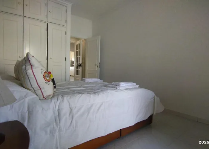 First Line Front Pool Flat View Lejlighed Quarteira