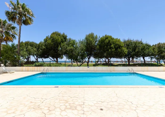 First Line Front Pool Flat View * Quarteira